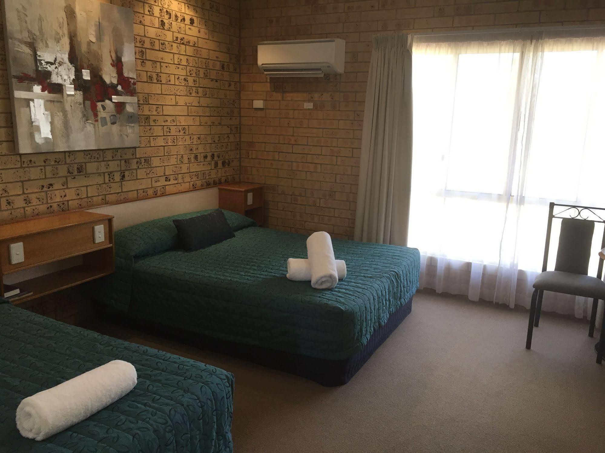 Mulga Country Motor Inn 샤를빌 외부 사진